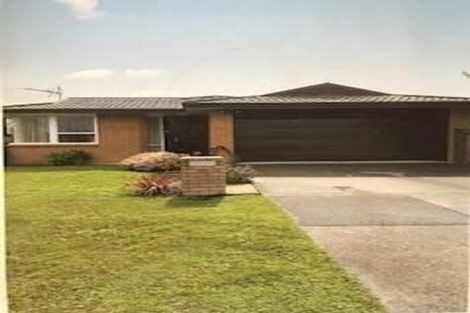 Photo of property in 10 Heversham Place, Glendene, Auckland, 0602