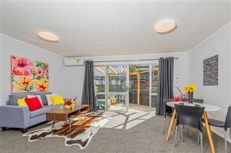 Photo of property in 1/26 Kemp Road, Massey, Auckland, 0614