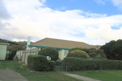 Photo of property in 18 Beauchamp Street, Tawa, Wellington, 5028