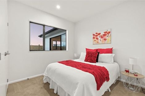 Photo of property in 4 Vinistra Road, Kumeu, 0810