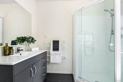 Photo of property in 7 Harbour Lights Close, West Harbour, Auckland, 0618