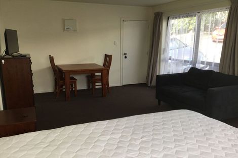 Photo of property in 8d Schnapper Rock Road, Schnapper Rock, Auckland, 0632