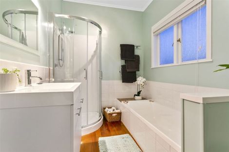 Photo of property in 104 Beach Road, Castor Bay, Auckland, 0620