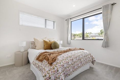 Photo of property in 49a Meadowood Drive, Unsworth Heights, Auckland, 0632