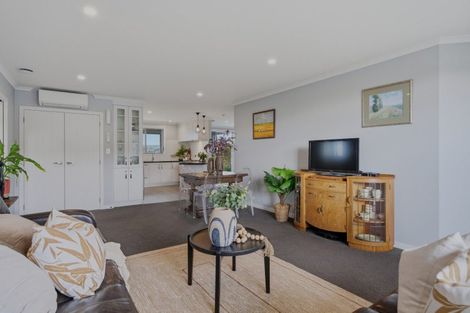 Photo of property in Waterview Estate, 28/4 Greystone Place, Omokoroa, 3114