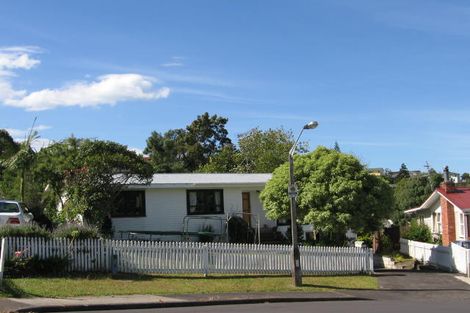 Photo of property in 22 Cypress Place, Sunnynook, Auckland, 0620