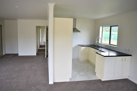 Photo of property in 37 Waikawa Beach Road, Manakau, Levin, 5573