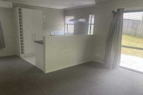 Photo of property in 21 Mona Vale, West Harbour, Auckland, 0618