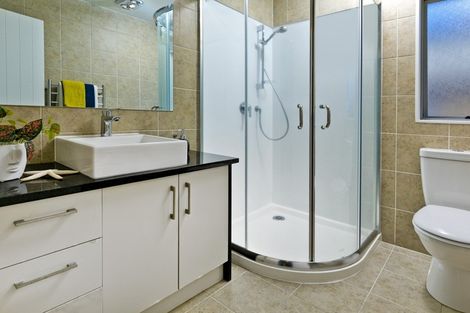 Photo of property in 15 Hornbill Drive, Fairview Heights, Auckland, 0632