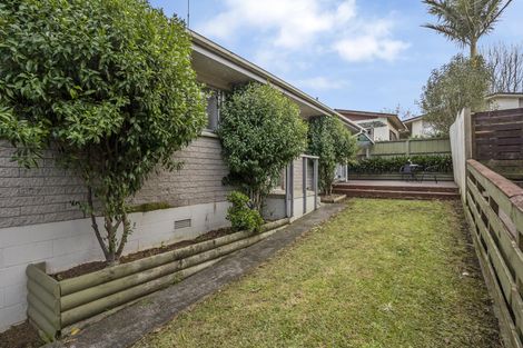 Photo of property in 2/12 Park Estate Road, Rosehill, Papakura, 2113