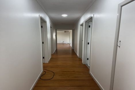Photo of property in 17 Dundale Avenue, Blockhouse Bay, Auckland, 0600