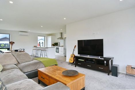 Photo of property in 8 Fearne Drive, Woodend, 7610