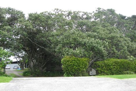 Photo of property in 40a Tindalls Bay Road, Tindalls Beach, Whangaparaoa, 0930