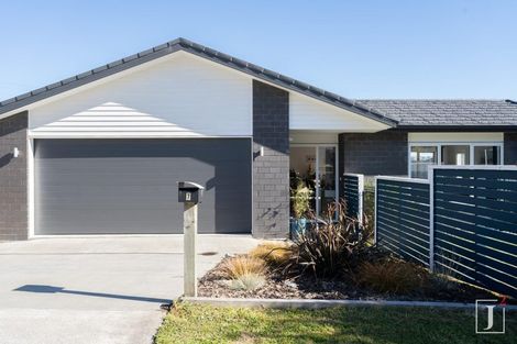 Photo of property in 7 Yorkshire Close, Whitby, Porirua, 5024