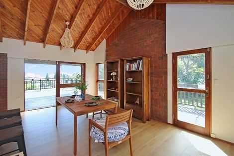 Photo of property in 11 Rika Place, Kawaha Point, Rotorua, 3010