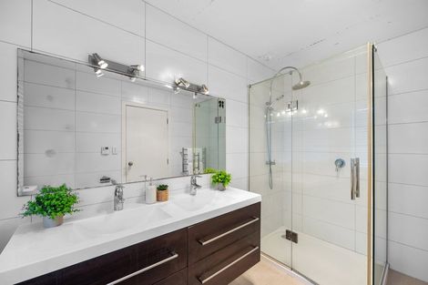 Photo of property in 2 Bintulu Place, Fairview Heights, Auckland, 0632