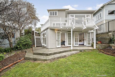 Photo of property in 14 Milne Terrace, Island Bay, Wellington, 6023