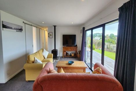 Photo of property in 6a Donnelly Street, Oakura, 4314