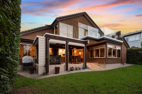 Photo of property in 2/114 Aberdeen Road, Campbells Bay, Auckland, 0620