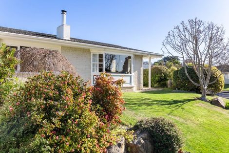 Photo of property in 1 Edgewater Street, Waikanae, 5036