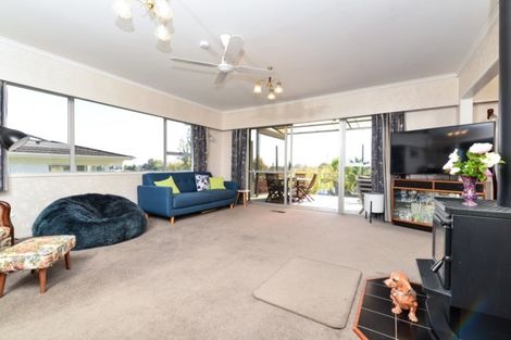 Photo of property in 18 Gilbass Avenue, Hamilton Lake, Hamilton, 3204