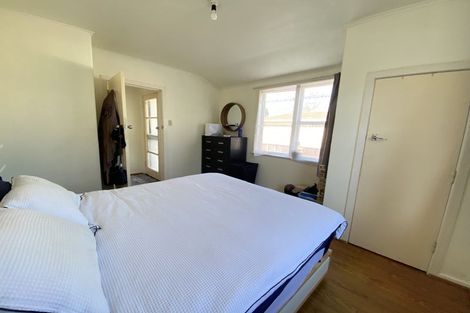 Photo of property in 38 Buscomb Avenue, Henderson, Auckland, 0610