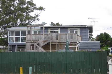 Photo of property in 175 Beach Haven Road, Beach Haven, Auckland, 0626