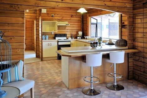 Photo of property in 21 Unsworth Drive, Unsworth Heights, Auckland, 0632