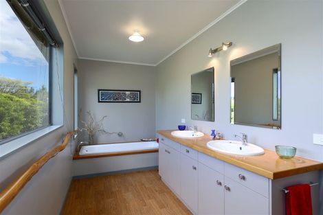 Photo of property in 335 Old Coach Road, Upper Moutere, 7173