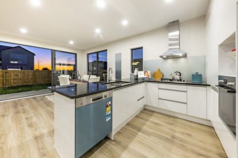 Photo of property in 8 Hollowout Street, Takanini, 2112