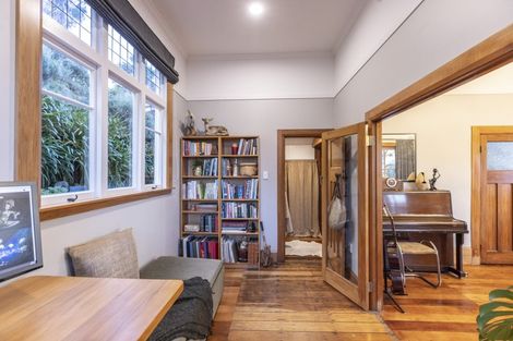 Photo of property in 16 Brewster Street, Bluff Hill, Napier, 4110