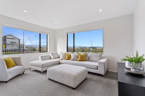 Photo of property in 17 Park Green Avenue, Rosehill, Papakura, 2113