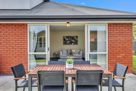 Photo of property in 3 Rosefield Lane, Northcote, Christchurch, 8052