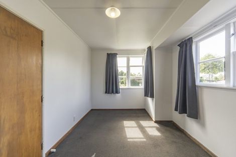 Photo of property in 5 Paul Crescent, Fairfield, Hamilton, 3214