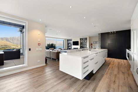 Photo of property in 6 Lordens Place, Fernhill, Queenstown, 9300