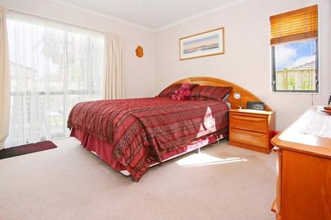 Photo of property in 44 Claremont Way, East Tamaki Heights, Auckland, 2016