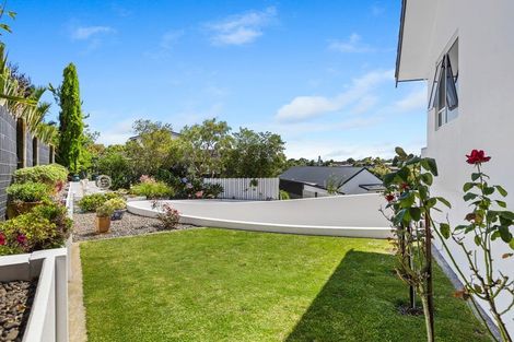 Photo of property in 7a Caledonia Place, Highlands Park, New Plymouth, 4312