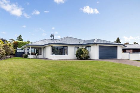 Photo of property in 35 Kinder Street, Acacia Bay, Taupo, 3330