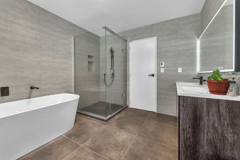 Photo of property in 13 Pumau Place, Flat Bush, Auckland, 2019