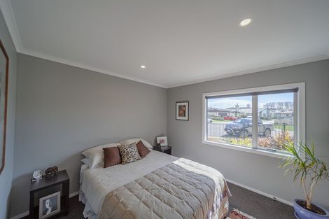 Photo of property in 18 Belgrove Place, Waipukurau, 4200