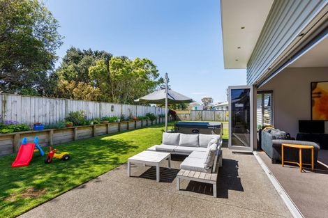 Photo of property in 4 Neve Place, Strandon, New Plymouth, 4312