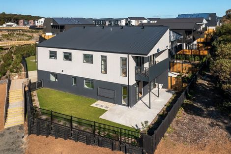 Photo of property in 3/7 Parapara Place, Albany, Auckland, 0632