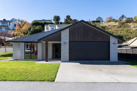 Photo of property in 23 Mcdonnell Road, Arrowtown, 9302