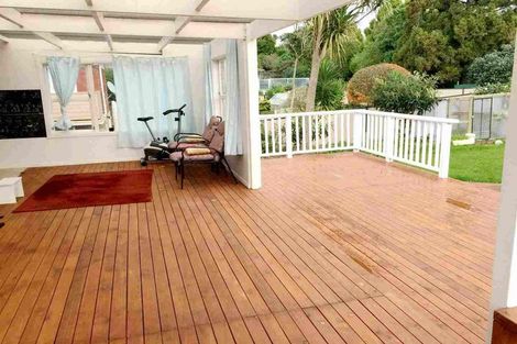 Photo of property in 70 Tiroroa Avenue, Te Atatu South, Auckland, 0610