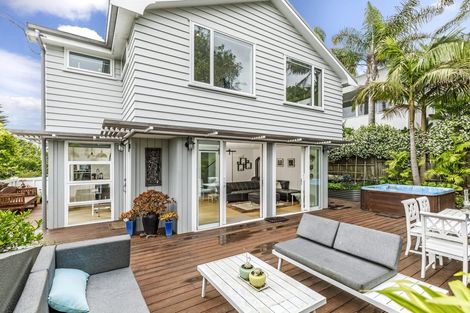 Photo of property in 2/39 Old Lake Road, Narrow Neck, Auckland, 0624