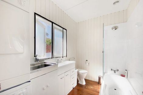 Photo of property in 1/17 Lyons Avenue, Murrays Bay, Auckland, 0630