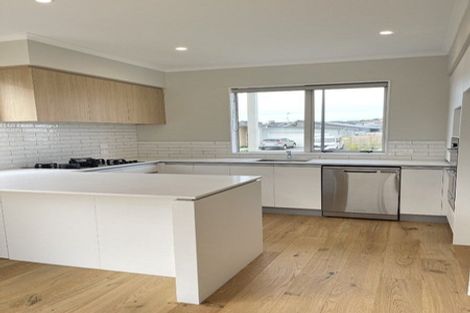 Photo of property in 20 Onekura Street, Red Beach, 0932