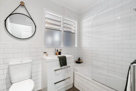 Photo of property in 2/177 Mokoia Road, Birkenhead, Auckland, 0626