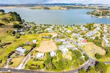 Photo of property in 38 Oxford Street, Whakapirau, Maungaturoto, 0583