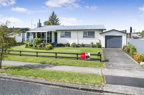 Photo of property in 4 Totara Drive, St Andrews, Hamilton, 3200